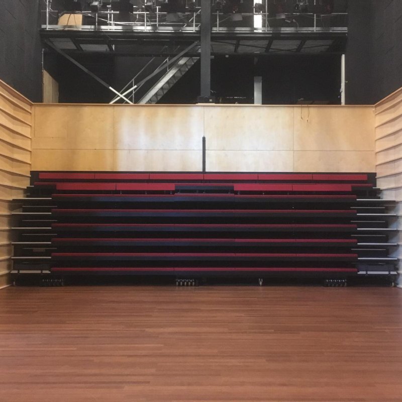 Teleskopische Tribune | Maas Theater & Dans Rotterdam | COS Tribune